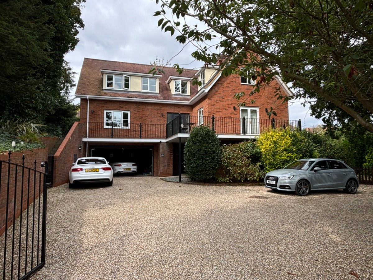 Builder: Image 1